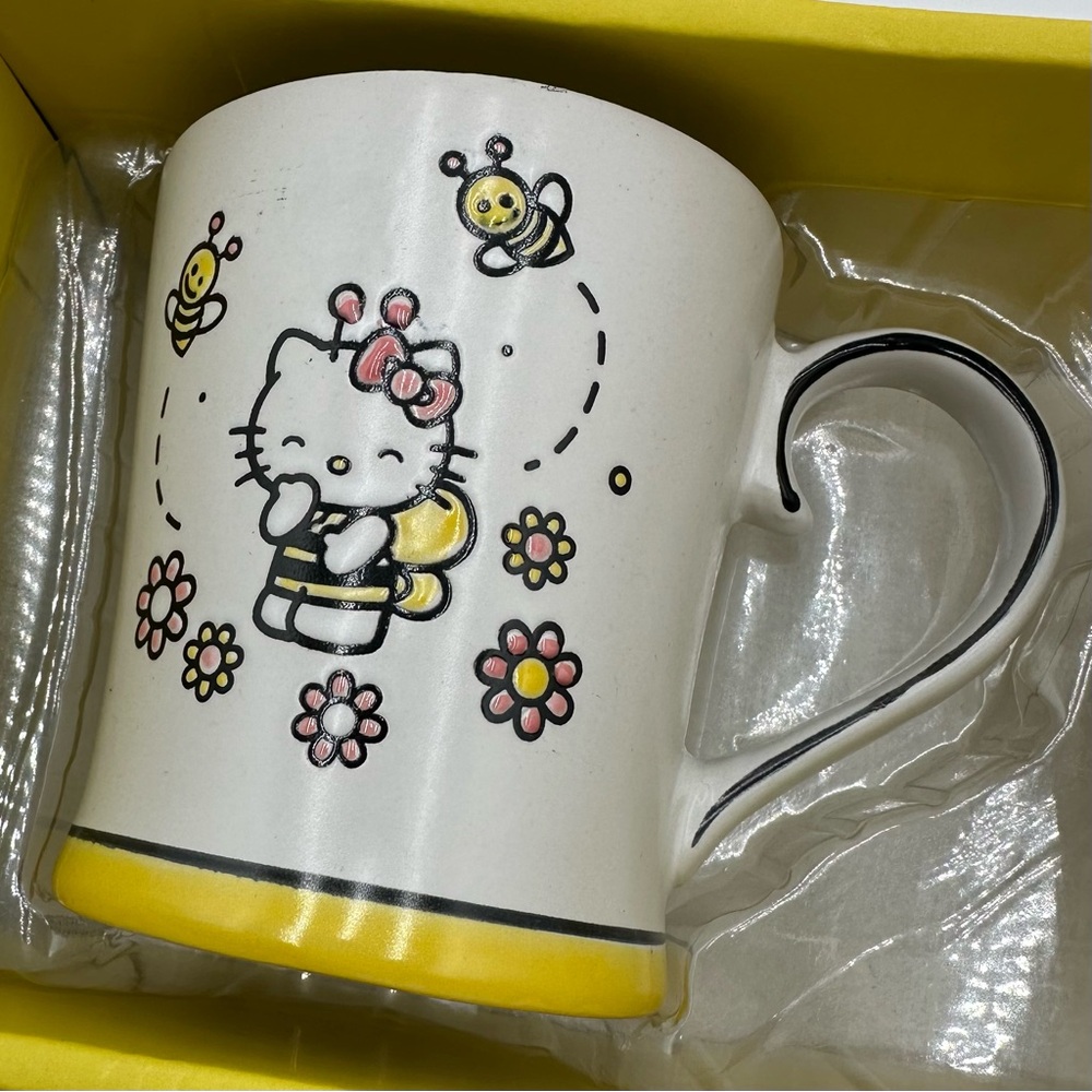 Hello Kitty Yellow & White Bee Mug and Mini Figurine Gift Set - Picture 2 of 3